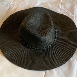 Black floppy sun hat